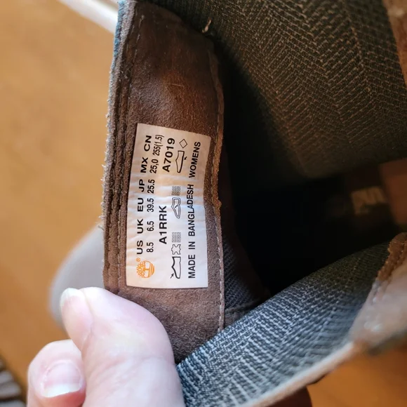 Timberland Women's Courmayeur Valley Chelsea Boot in taupe nubuck leather - Picture 3 of 11